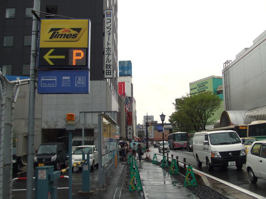 秋田駅手前のTimes24パーキング