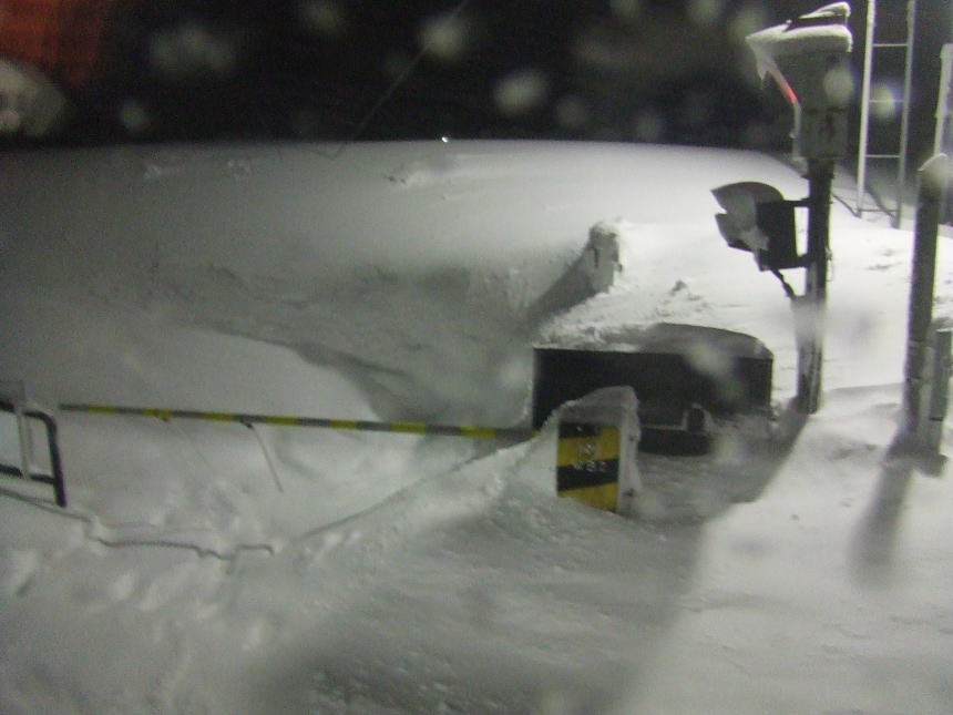 米沢手前停車中の車窓