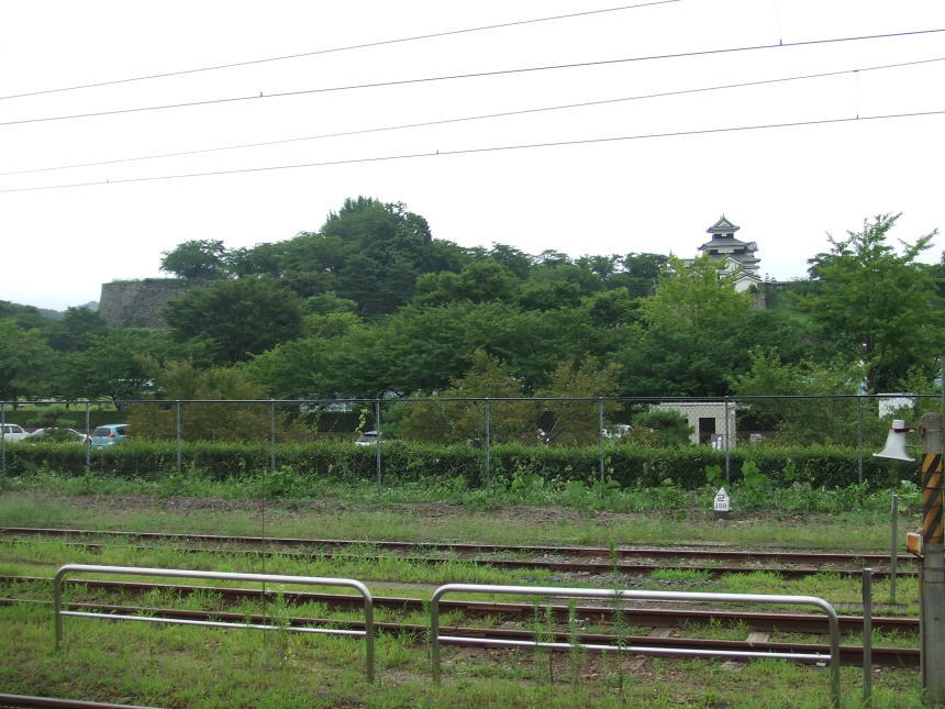 白河駅ホームから見える三重櫓