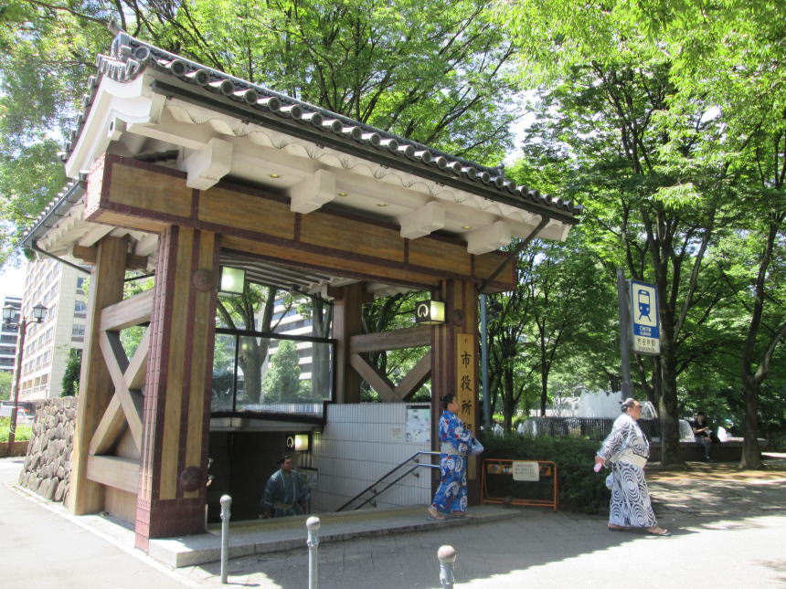 地下鉄市役所駅出入口