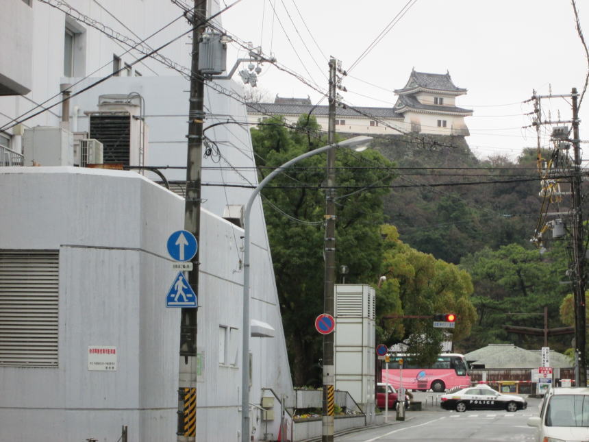 ホテルを出てすぐに見えた櫓