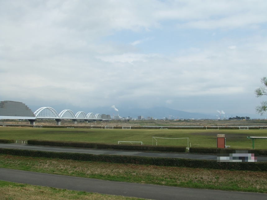 富士川河川敷広場