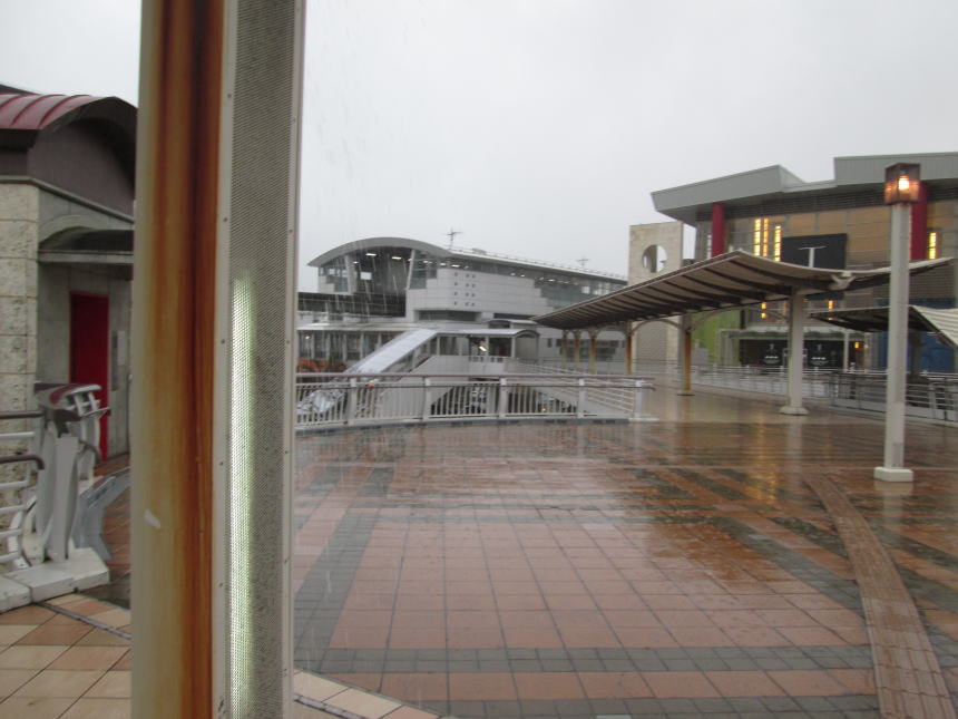 おもろまち駅とT GALLERIA