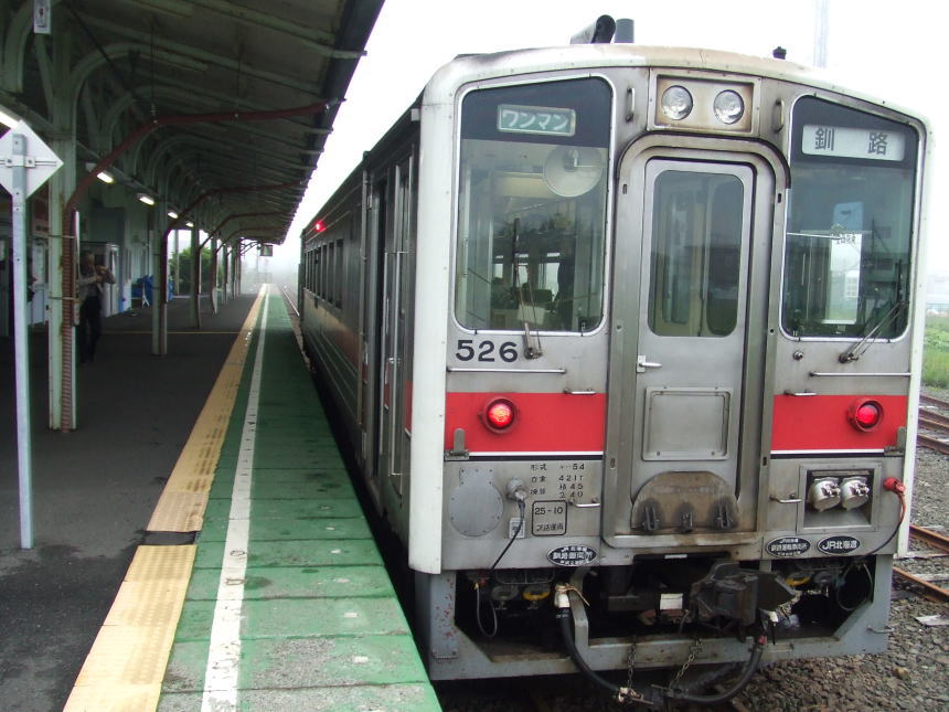 根室駅ホーム（釧路行車両）