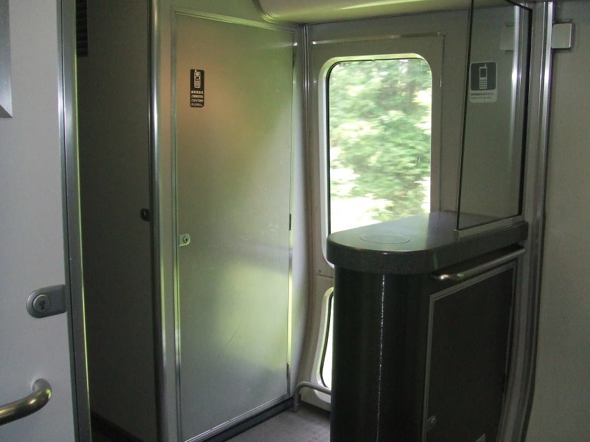 車内の携帯電話スペース