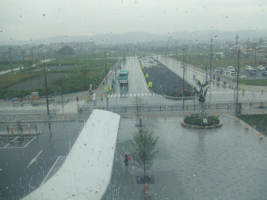 突然の大雨（西口の風景）