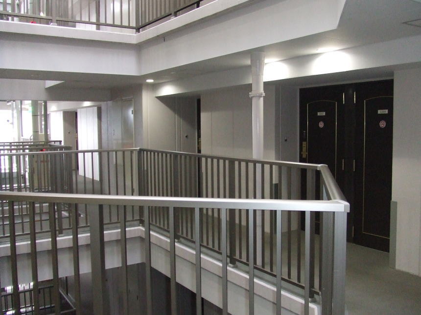 ホテルのエレベータ前（13階）