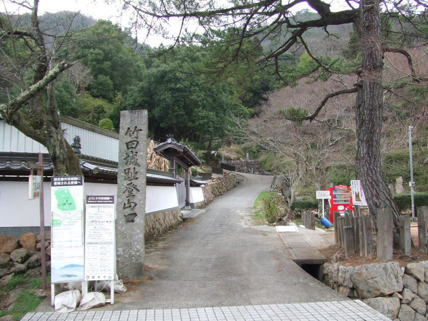 駅裏登山口