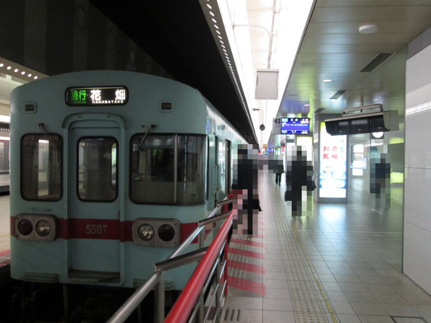 西鉄福岡（天神）駅3番ホーム