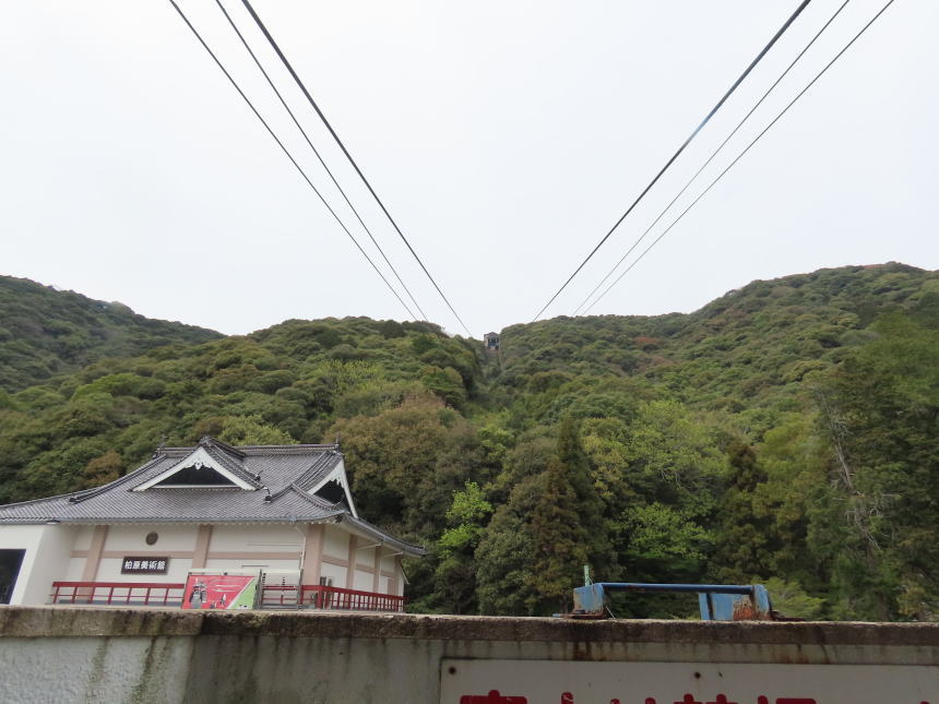 下から見た山頂駅