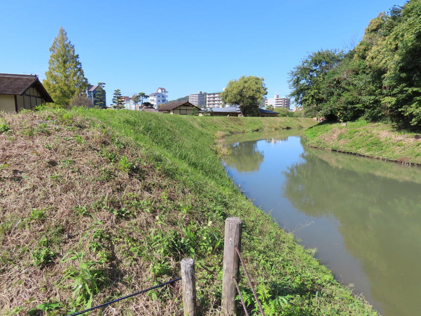 土塁と内堀